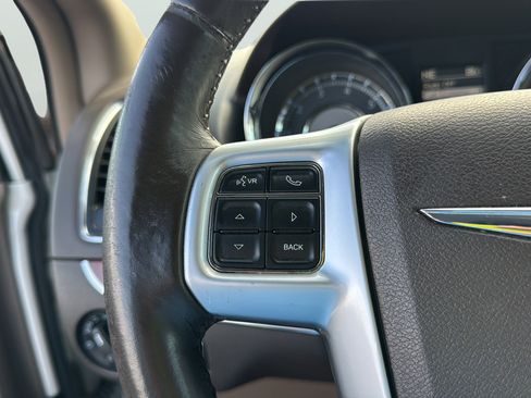 Used 2012 Chrysler Town & Country Touring w/ Entertainment Group #1 FWD image 27