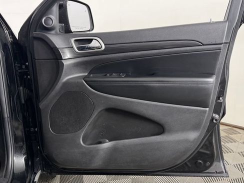 Used 2019 Jeep Grand Cherokee Altitude AWD/4WD image 34