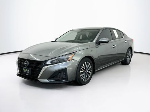 Used 2023 Nissan Altima 2.5 SV FWD image 3