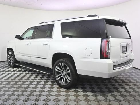 Used 2019 GMC Yukon XL Denali w/ Denali Ultimate Package AWD/4WD image 3
