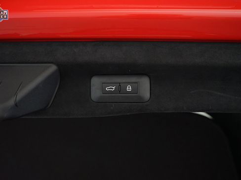 Used 2025 Ferrari Purosangue AWD/4WD image 36