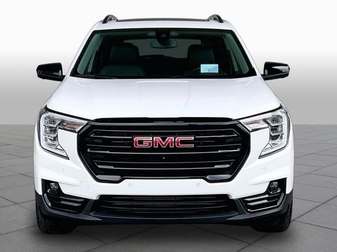Used 2023 GMC Terrain SLT w/ Tech Package FWD image 4