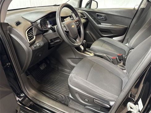 Certified 2019 Chevrolet Trax LS w/ Tint and Cruise Package image 11