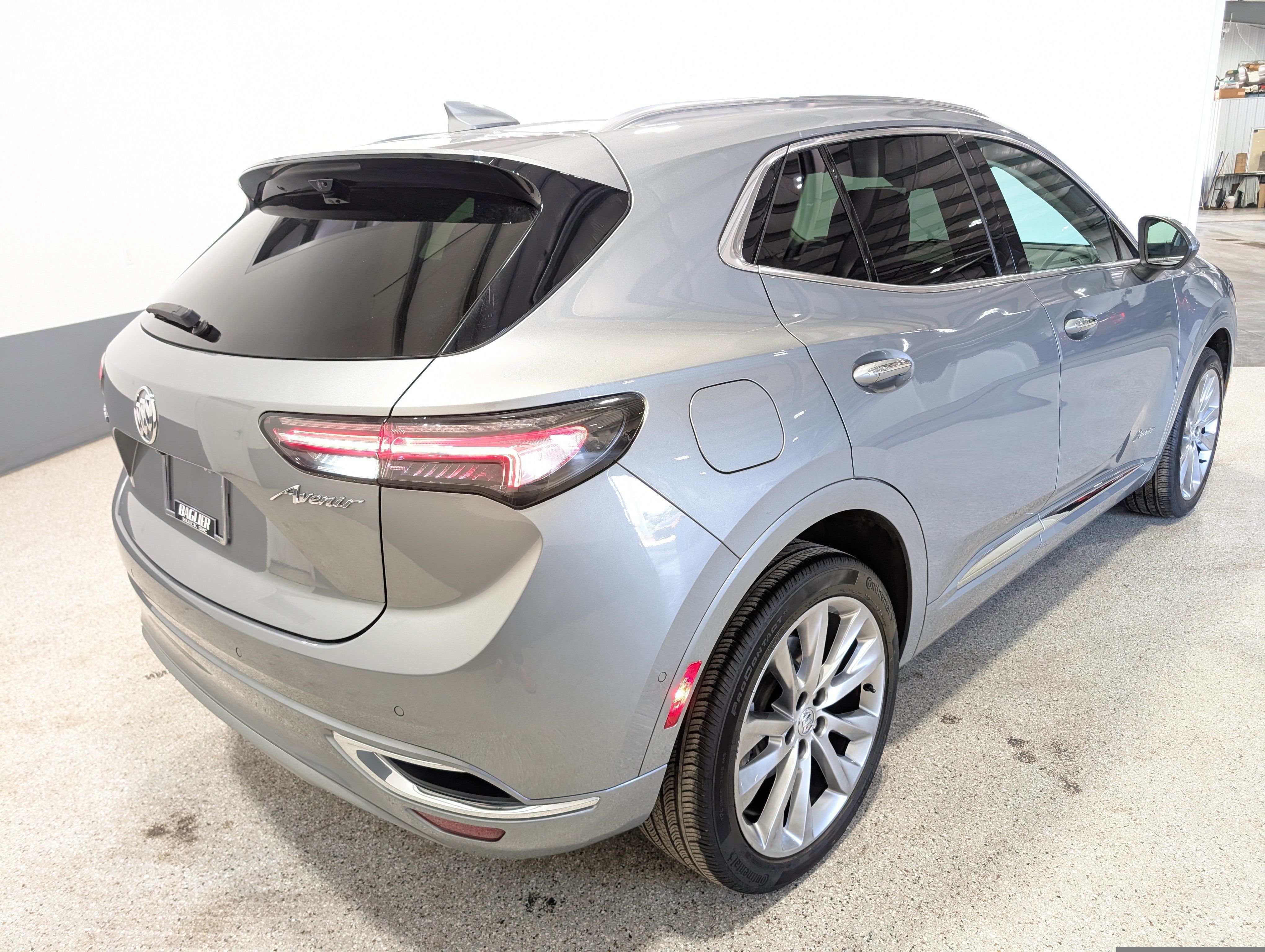 Used 2023 Buick Envision Avenir AWD/4WD image 3