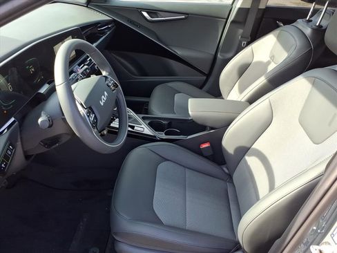 New 2025 Kia Niro EX Touring image 10
