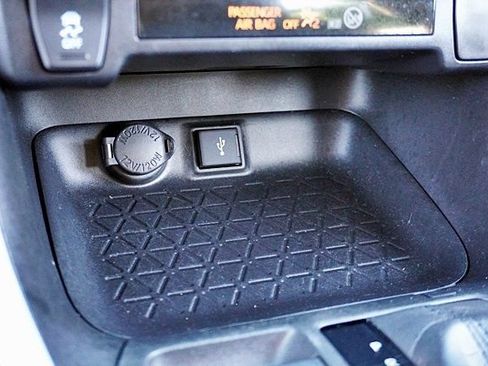Used 2021 Toyota RAV4 XLE AWD/4WD image 30