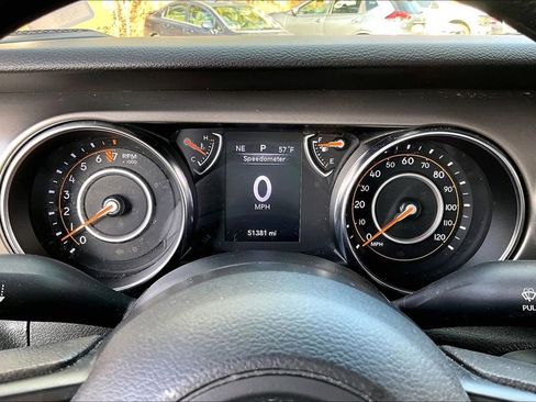 Used 2022 Jeep Gladiator Sport image 10