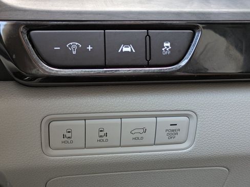 Certified 2023 Kia Carnival EX FWD image 20