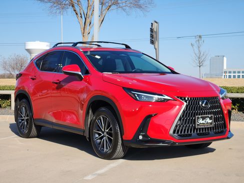 Used 2025 Lexus NX 250 FWD w/ Premium Package image 2