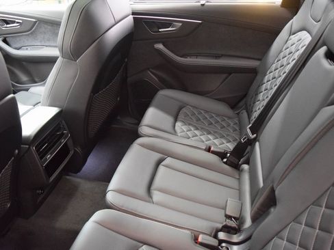 New 2026 Audi SQ7 Prestige image 5