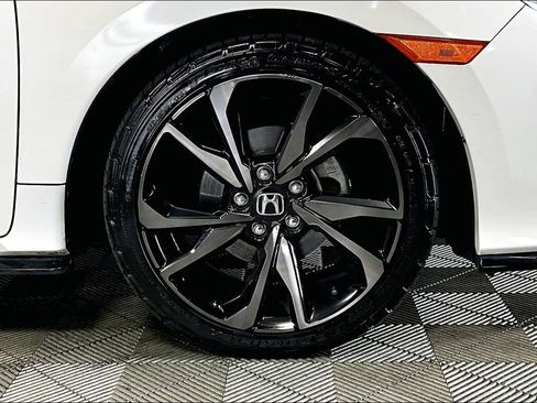 Used 2017 Honda Civic Sport image 8