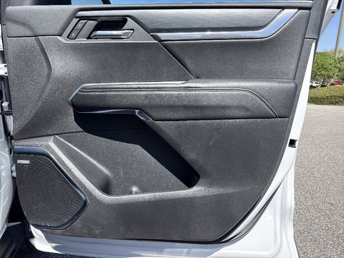 Used 2025 GMC Acadia Elevation FWD image 29