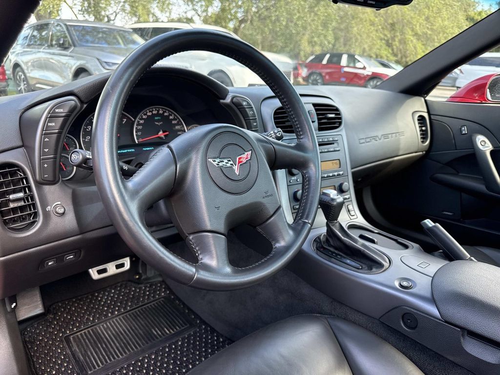 Used 2005 Chevrolet Corvette Coupe w/ Preferred Equipment Group RWD image 28