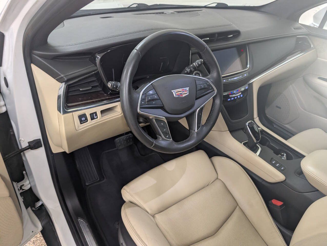 Used 2017 Cadillac XT5 Luxury w/ Driver Awareness Package AWD/4WD image 8