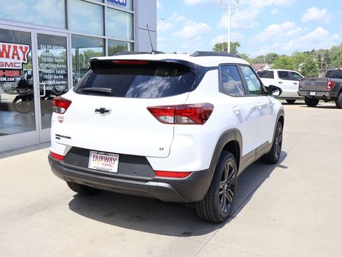 New 2026 Chevrolet TrailBlazer LT w/ Midnight Edition AWD/4WD image 3