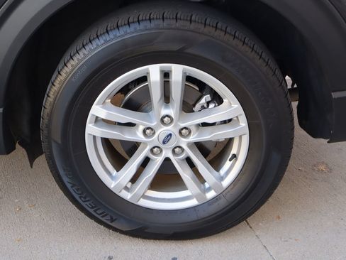 Used 2023 Ford Explorer XLT AWD/4WD image 28