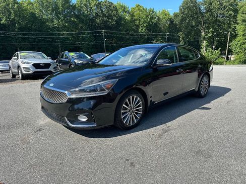 Used 2019 Kia Cadenza Premium FWD image 2