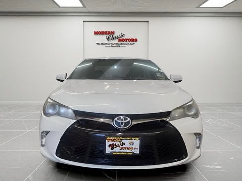 Used 2016 Toyota Camry SE image 2