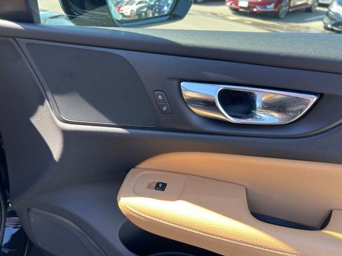 Used 2020 Volvo V60 T5 Cross Country image 49