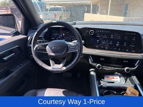Used 2025 Chevrolet Suburban Z71 AWD/4WD image 13