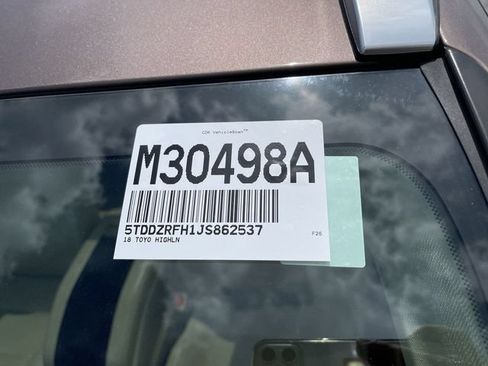 Certified 2018 Toyota Highlander Limited Platinum w/ Carpet Mat Package (TMS) AWD/4WD image 28