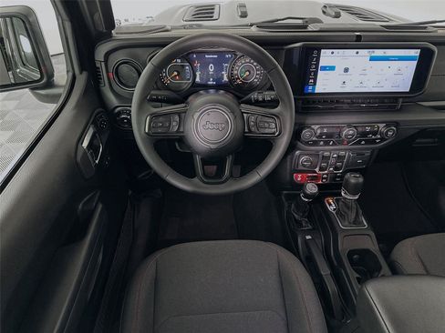 Used 2026 Jeep Wrangler Unlimited Rubicon AWD/4WD image 2