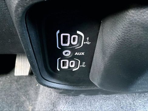 Used 2025 RAM 1500 Laramie AWD/4WD image 16