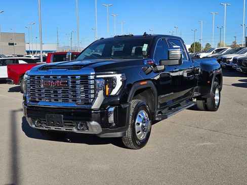 Used 2025 GMC Sierra 3500 Denali image 8