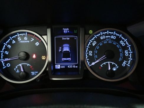 Used 2018 Toyota Tacoma SR5 image 14