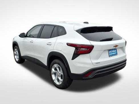 New 2026 Chevrolet Trax LS w/ LS Convenience Package FWD image 6