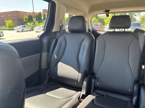 Used 2026 Kia Carnival FWD image 38