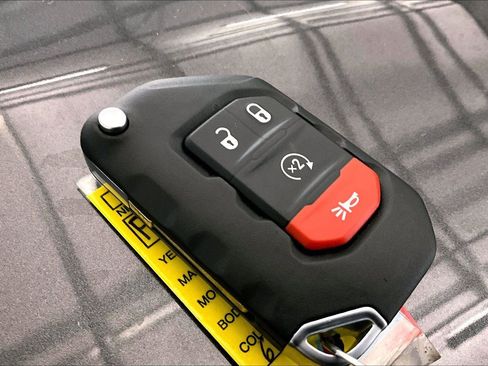 Used 2021 Jeep Wrangler Unlimited Sahara image 9