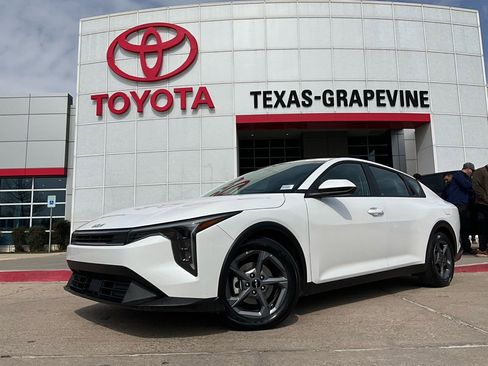 Used 2025 Kia K4 LXS image 2