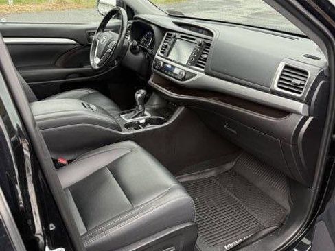 Used 2019 Toyota Highlander XLE image 9