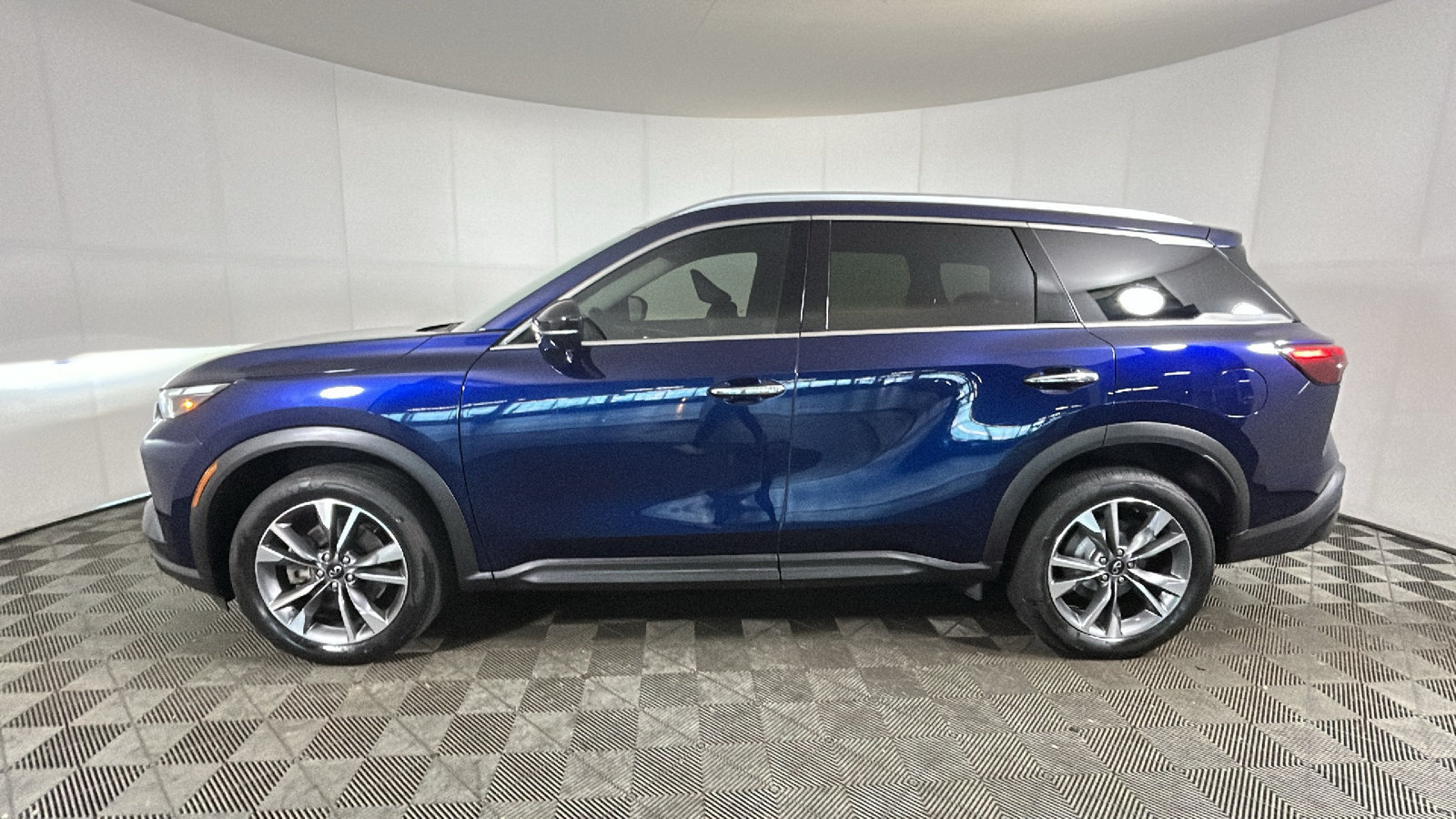 Used 2024 INFINITI QX60 Luxe AWD/4WD image 5
