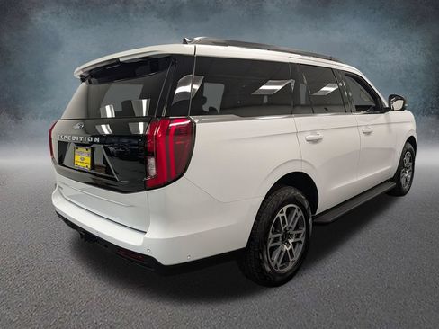 Used 2025 Ford Expedition Active AWD/4WD image 4