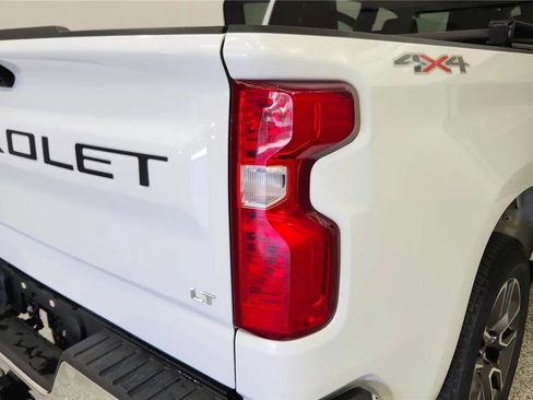 Used 2023 Chevrolet Silverado 1500 LT AWD/4WD image 15