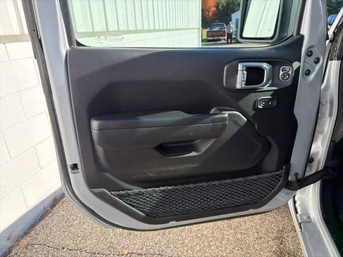 Used 2023 Jeep Wrangler Unlimited Sport image 26