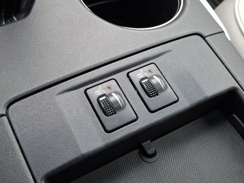 Used 2015 Toyota Camry XLE image 25