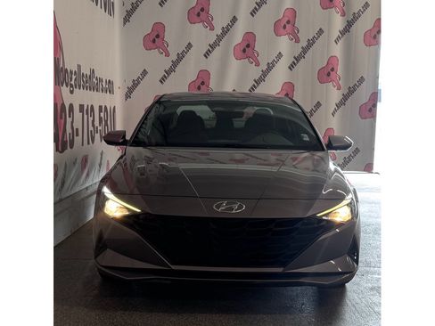 Used 2022 Hyundai Elantra SEL w/ Convenience Package FWD image 5