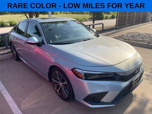 Used 2022 Honda Civic Touring image 3