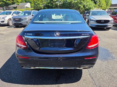 Used 2017 Mercedes-Benz E 300 4MATIC image 7
