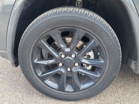 Used 2021 Jeep Grand Cherokee Laredo X image 18