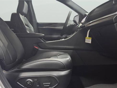 New 2026 Jeep Grand Cherokee Limited image 25