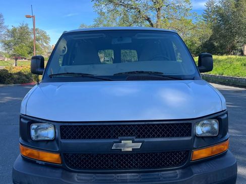 Used 2014 Chevrolet Express 3500 Extended RWD image 2