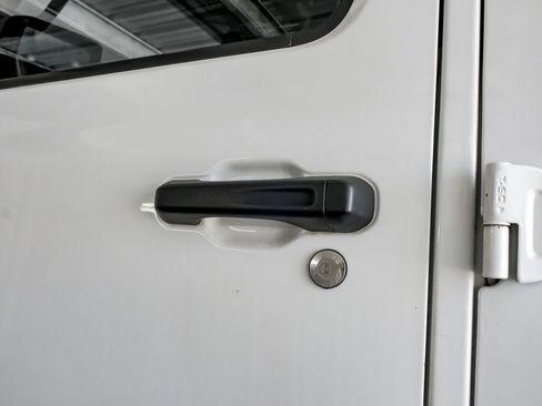 Used 2018 Jeep Wrangler Unlimited Sahara image 39