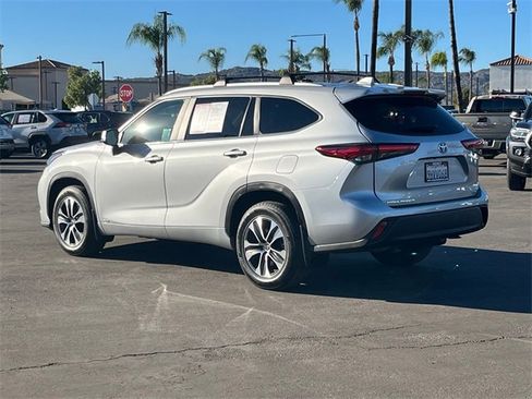 Used 2023 Toyota Highlander XLE image 8