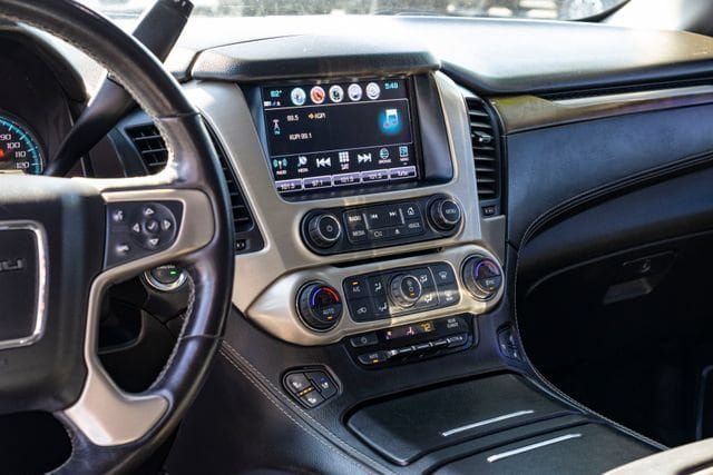 Used 2018 GMC Yukon Denali w/ Denali Ultimate Package AWD/4WD image 17