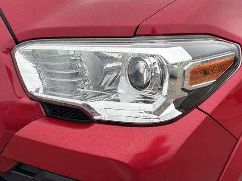 Used 2022 Toyota Tacoma SR5 RWD image 9
