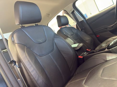 Used 2016 Ford Focus Titanium FWD image 23